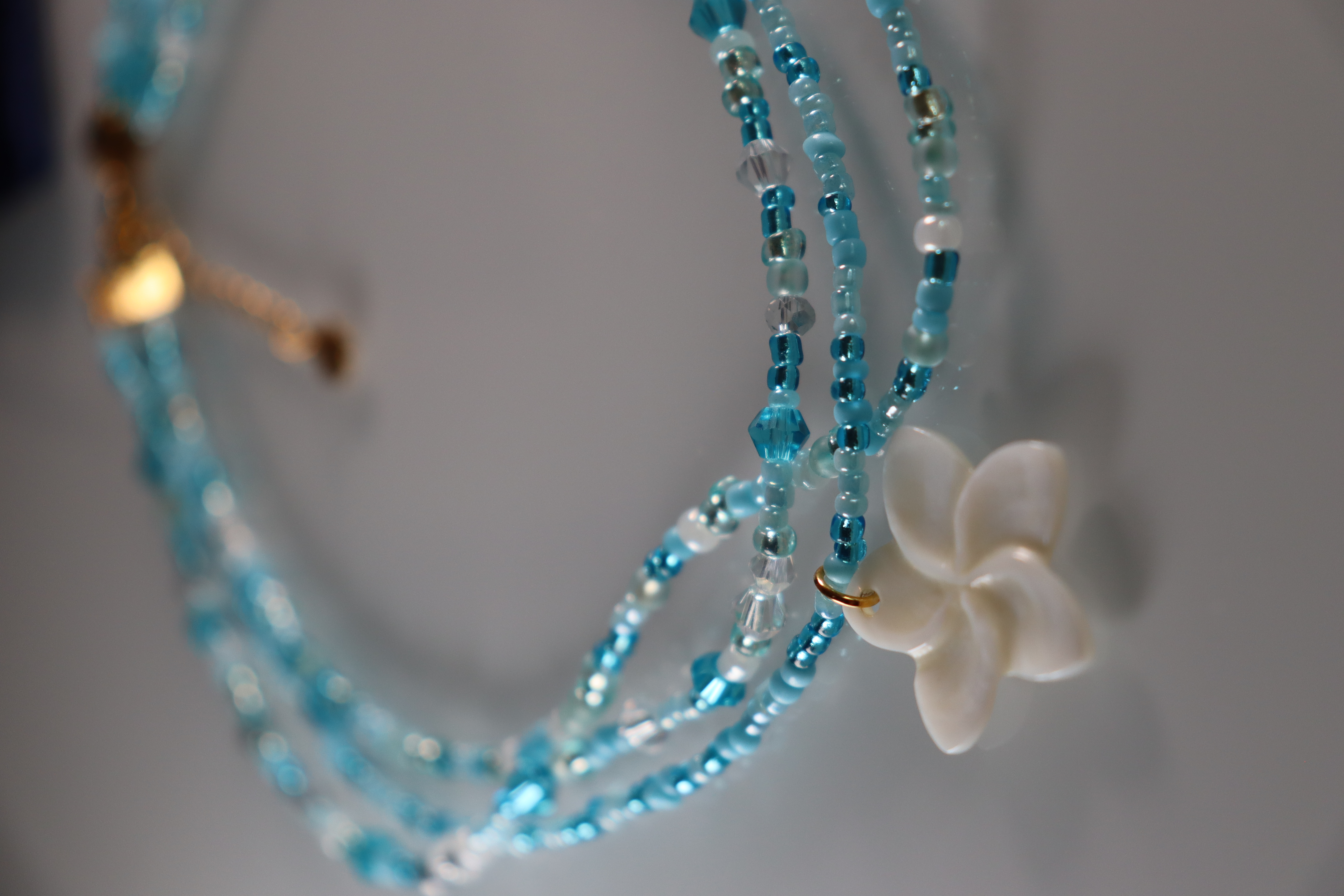 shell triple necklace blue