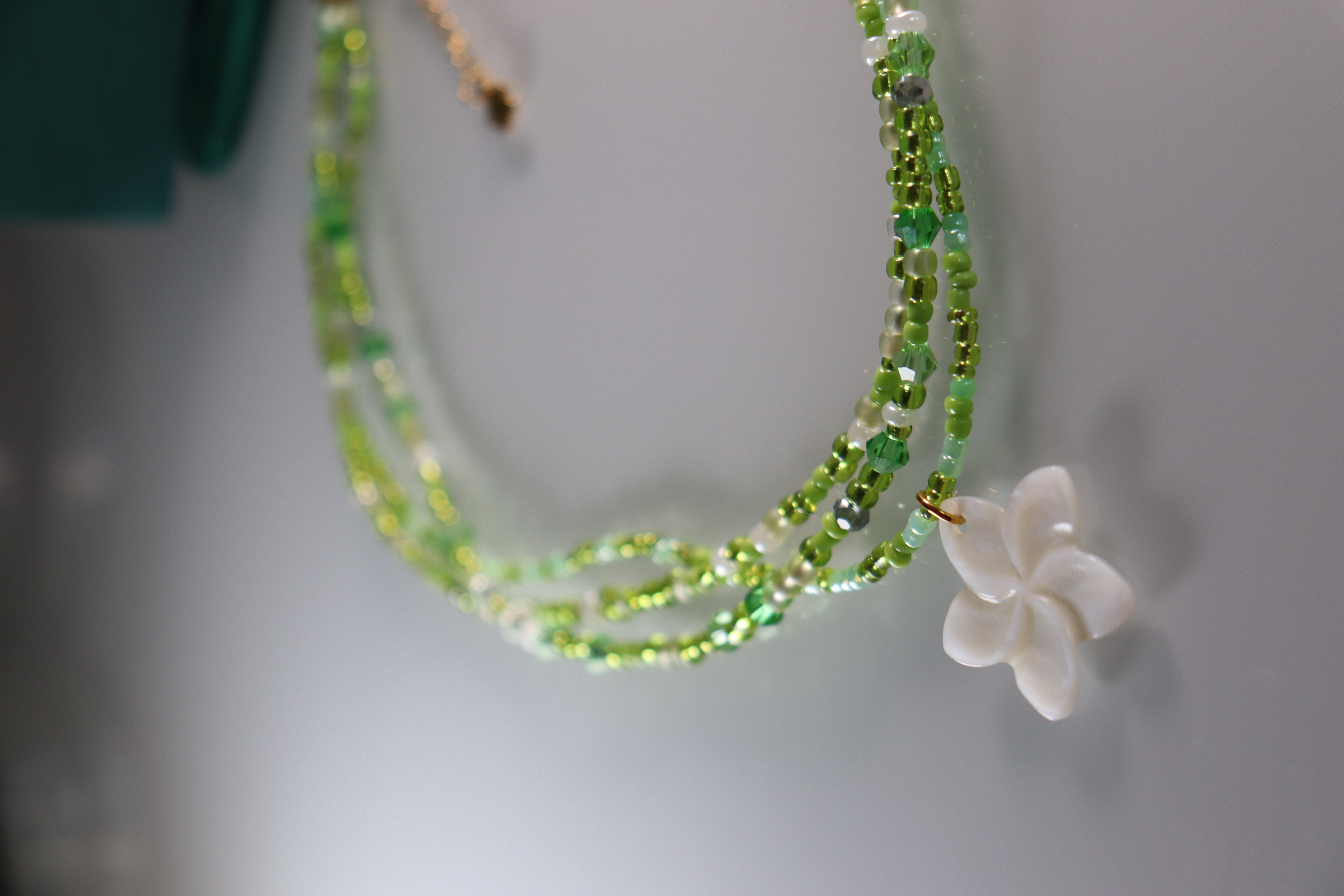 shell triple necklace green